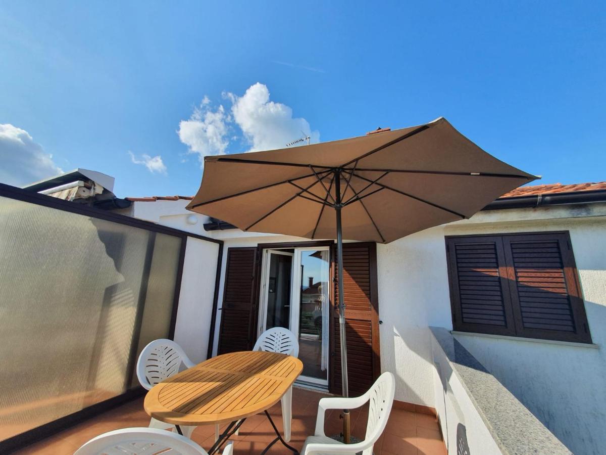 Apartment With Terace And Sea View Marica Krk Town Exterior photo